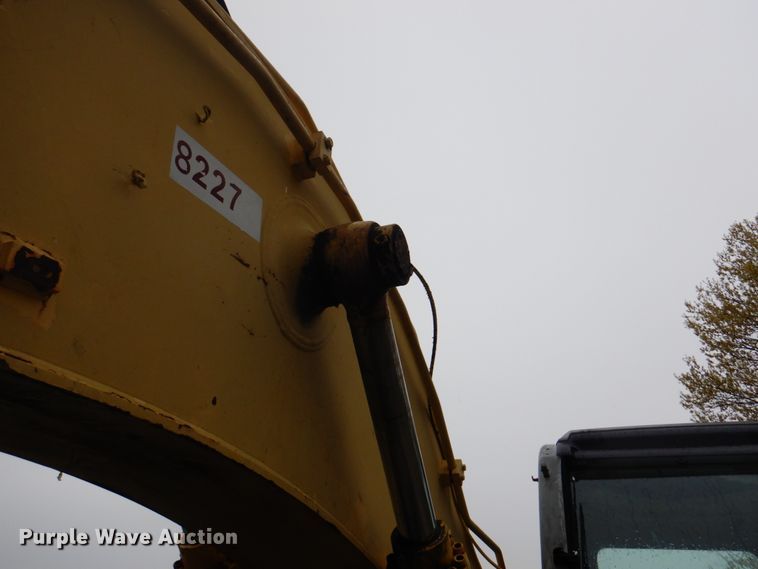 image for item IQ9249 2000 Kobelco SK210LC  excavator