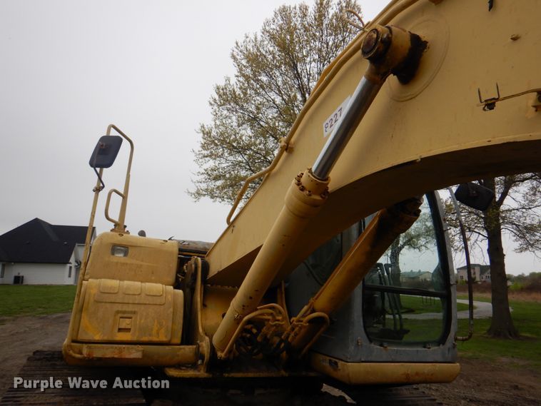 image for item IQ9249 2000 Kobelco SK210LC  excavator