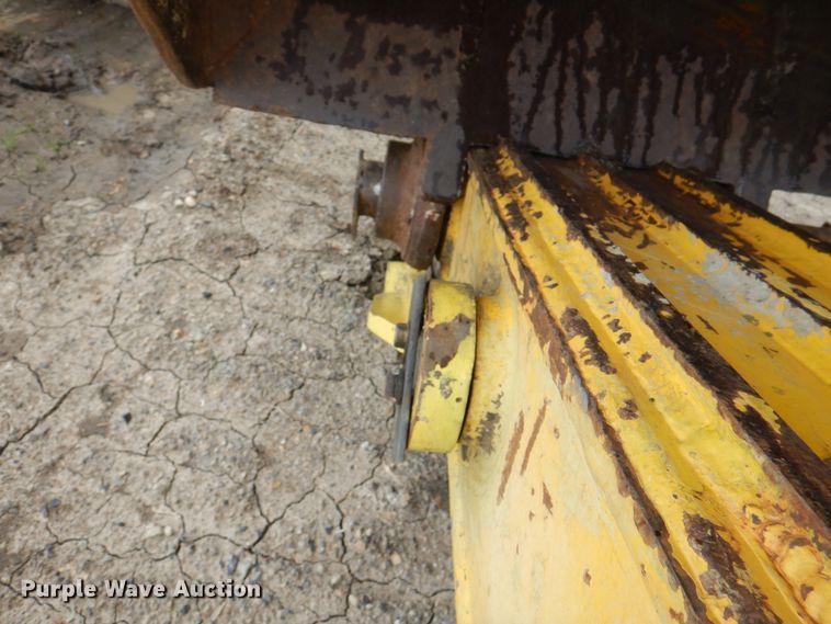 image for item IQ9249 2000 Kobelco SK210LC  excavator