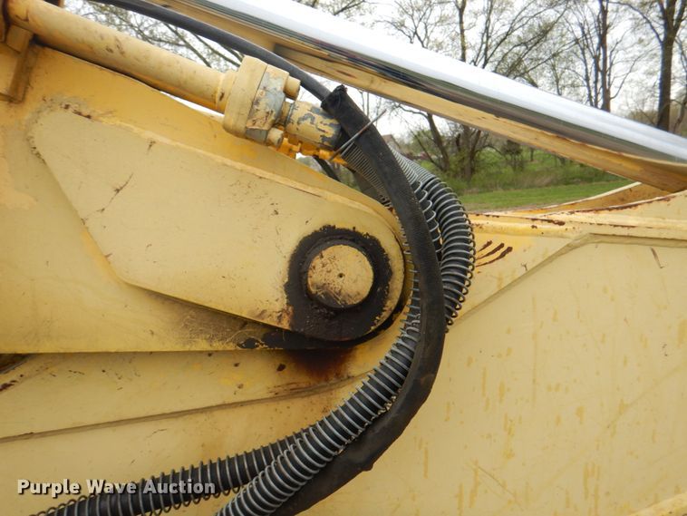 image for item IQ9249 2000 Kobelco SK210LC  excavator