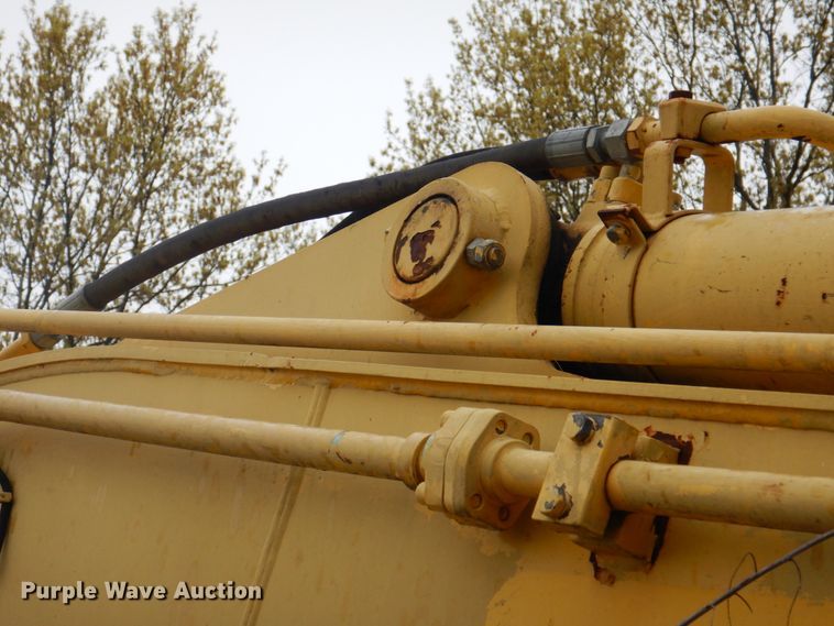 image for item IQ9249 2000 Kobelco SK210LC  excavator