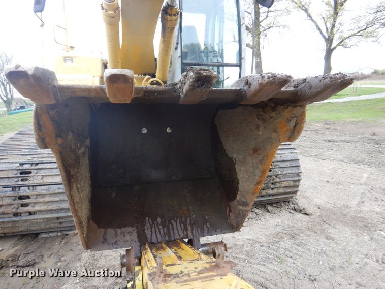 image for item IQ9249 2000 Kobelco SK210LC  excavator