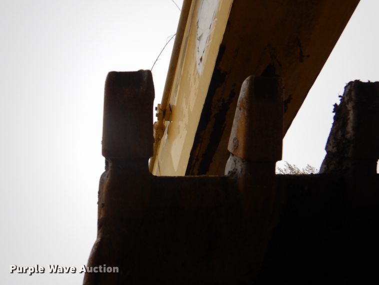 image for item IQ9249 2000 Kobelco SK210LC  excavator