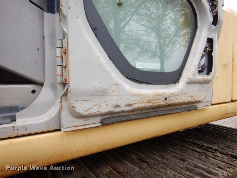 image for item IQ9249 2000 Kobelco SK210LC  excavator