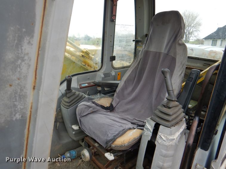 image for item IQ9249 2000 Kobelco SK210LC  excavator