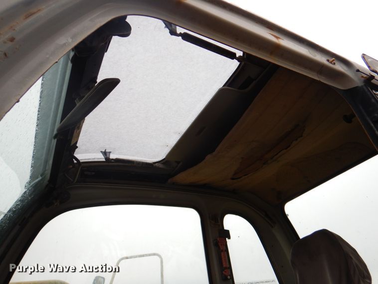 image for item IQ9249 2000 Kobelco SK210LC  excavator