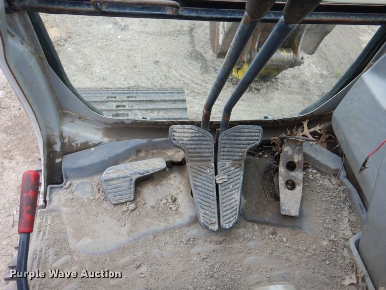 image for item IQ9249 2000 Kobelco SK210LC  excavator