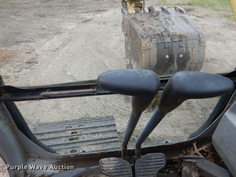 image for item IQ9249 2000 Kobelco SK210LC  excavator