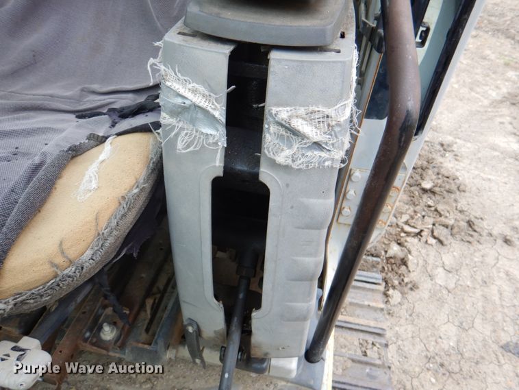 image for item IQ9249 2000 Kobelco SK210LC  excavator