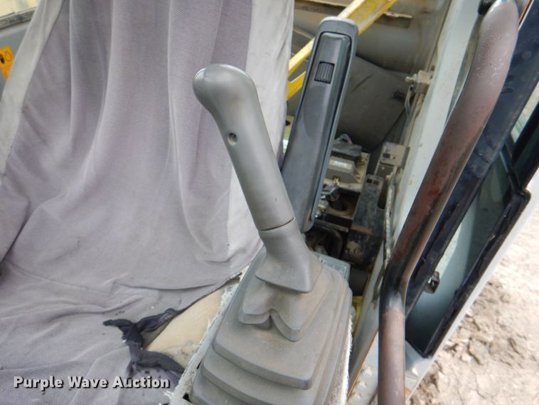 image for item IQ9249 2000 Kobelco SK210LC  excavator