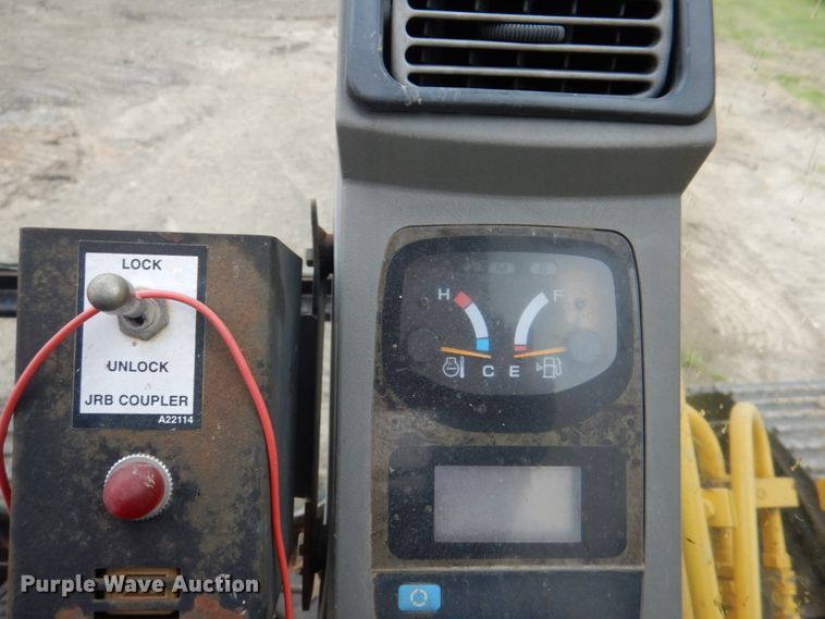 image for item IQ9249 2000 Kobelco SK210LC  excavator