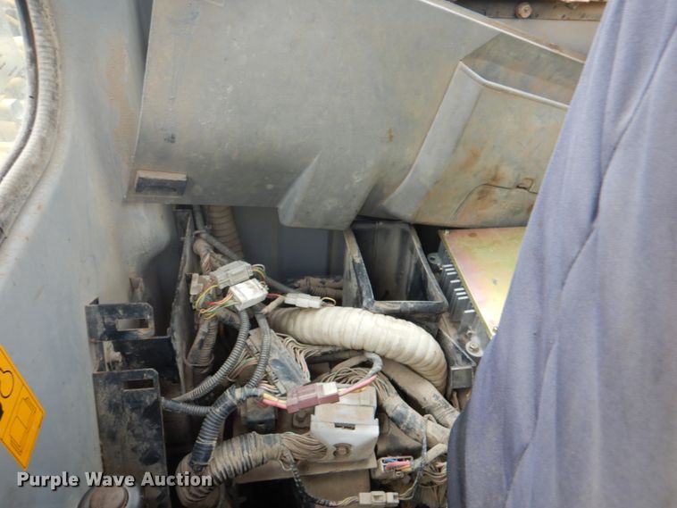 image for item IQ9249 2000 Kobelco SK210LC  excavator