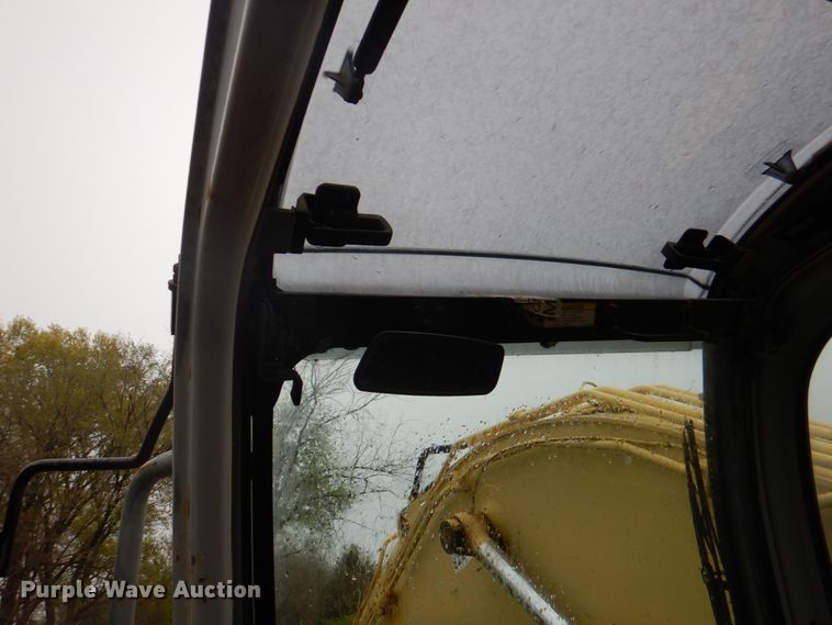 image for item IQ9249 2000 Kobelco SK210LC  excavator