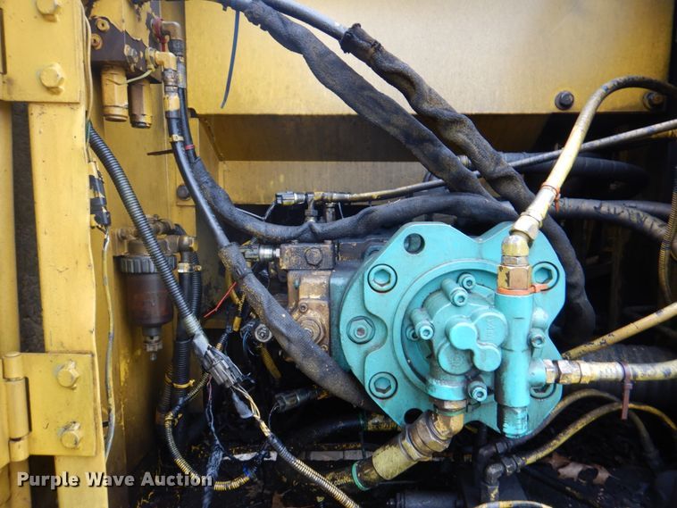 image for item IQ9249 2000 Kobelco SK210LC  excavator