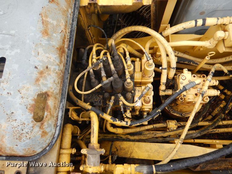 image for item IQ9249 2000 Kobelco SK210LC  excavator