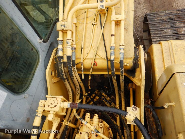 image for item IQ9249 2000 Kobelco SK210LC  excavator