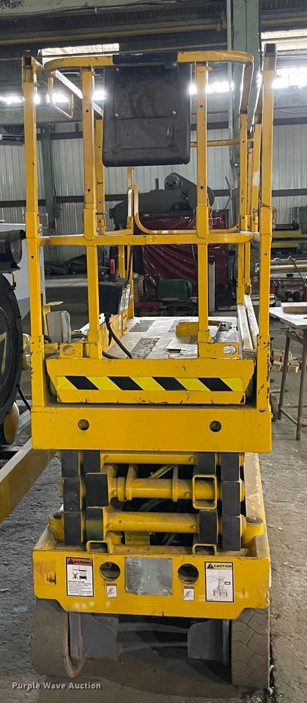 image for item IR9773 2007 Haulotte 2632E  scissor lift