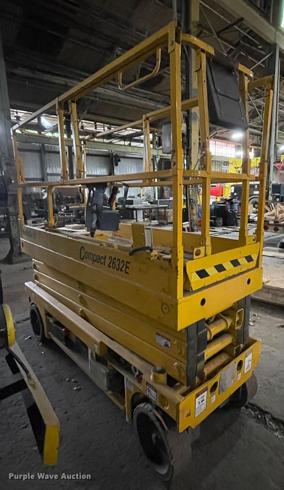 image for item IR9773 2007 Haulotte 2632E  scissor lift