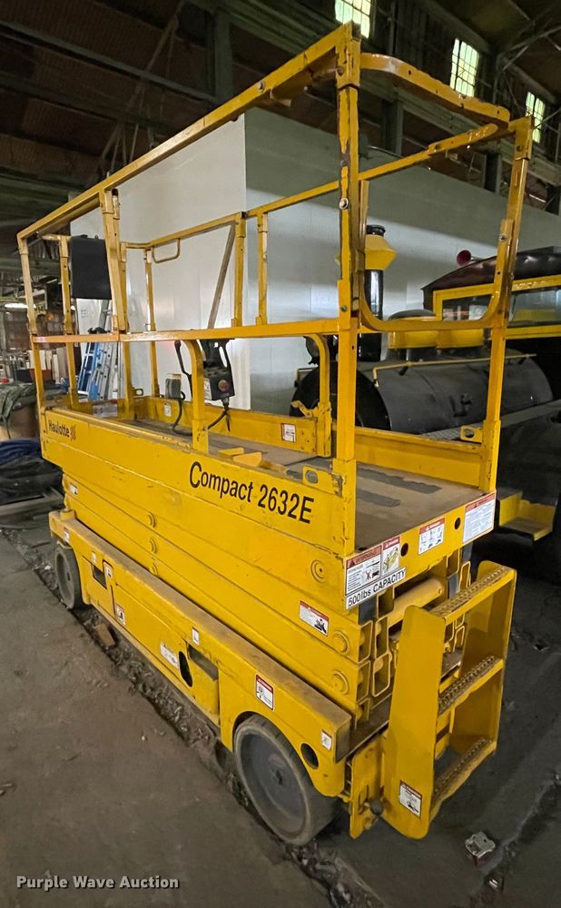 image for item IR9773 2007 Haulotte 2632E  scissor lift