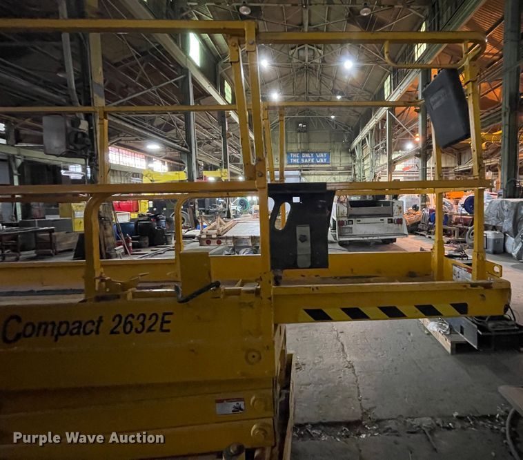 image for item IR9773 2007 Haulotte 2632E  scissor lift