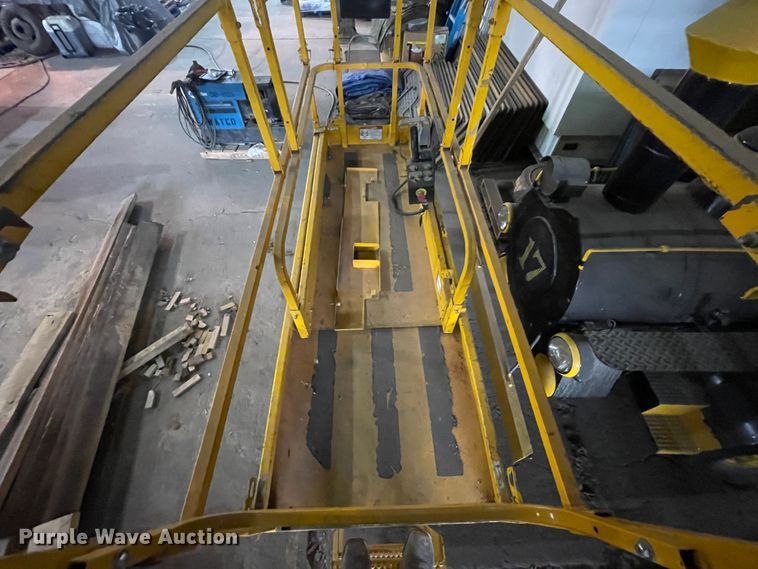 image for item IR9773 2007 Haulotte 2632E  scissor lift