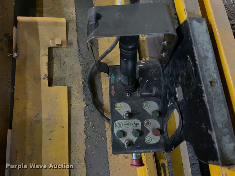 image for item IR9773 2007 Haulotte 2632E  scissor lift