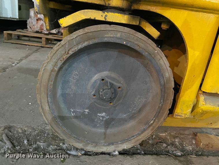 image for item IR9773 2007 Haulotte 2632E  scissor lift