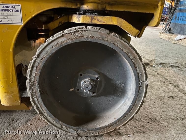 image for item IR9773 2007 Haulotte 2632E  scissor lift