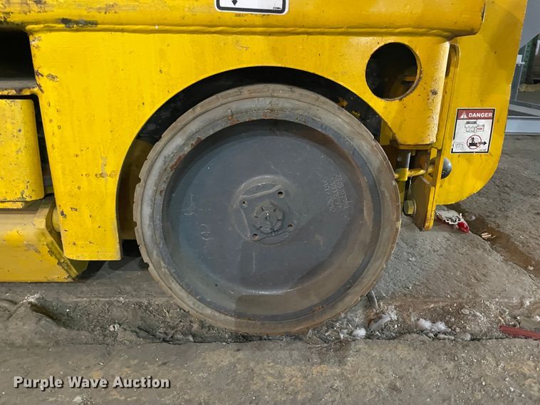 image for item IR9773 2007 Haulotte 2632E  scissor lift