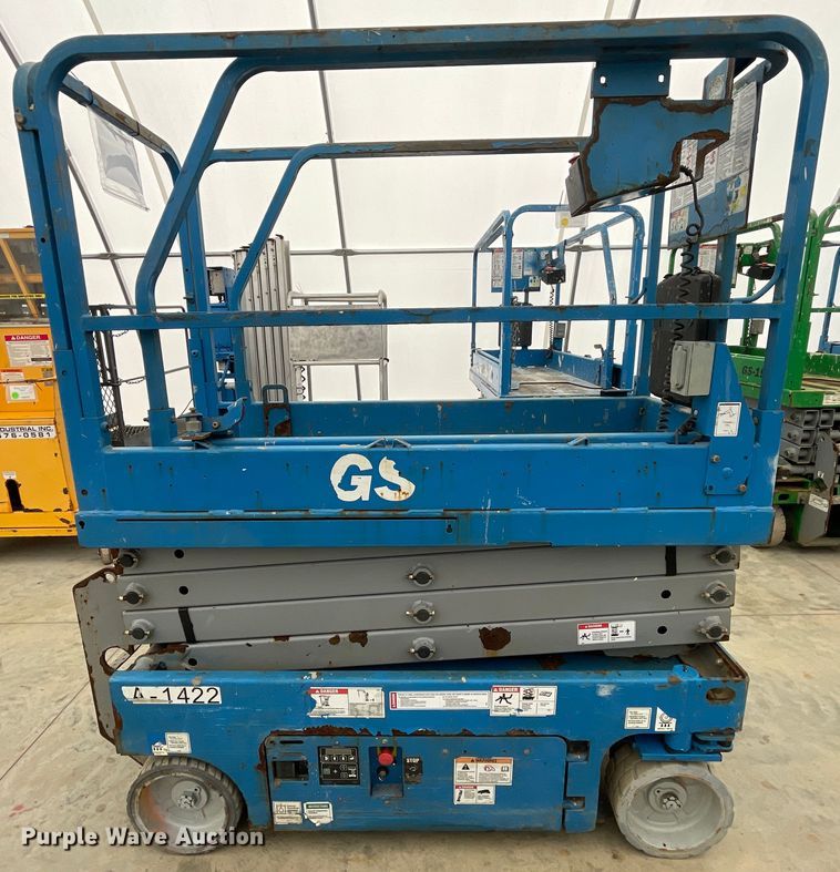 image for item IR9918 2013 Genie GS1930  scissor lift