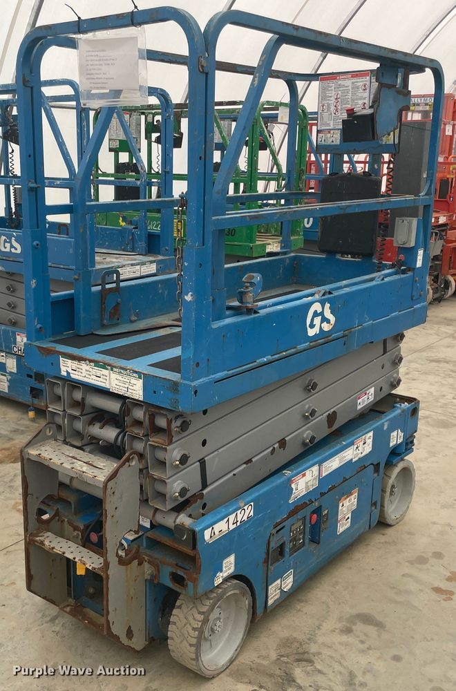 image for item IR9918 2013 Genie GS1930  scissor lift