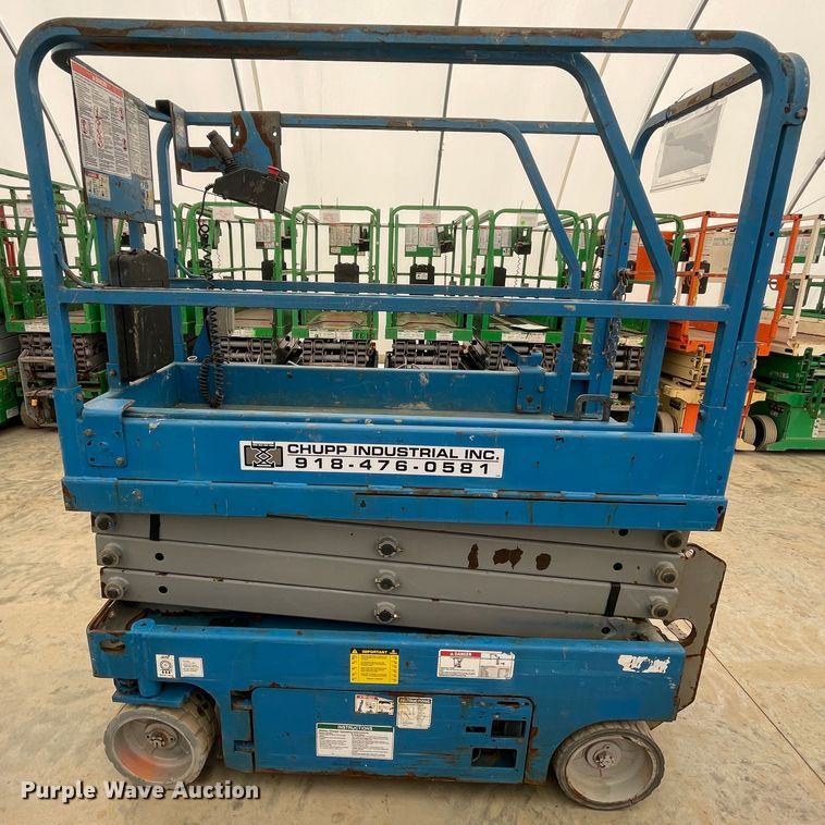 image for item IR9918 2013 Genie GS1930  scissor lift