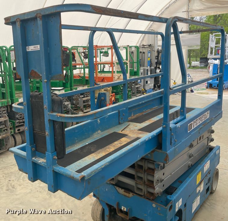 image for item IR9918 2013 Genie GS1930  scissor lift