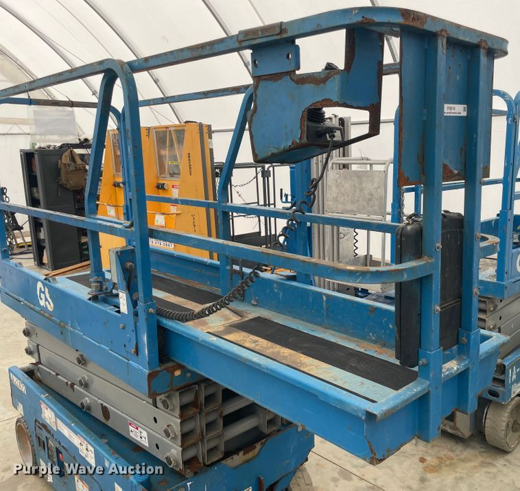 image for item IR9918 2013 Genie GS1930  scissor lift