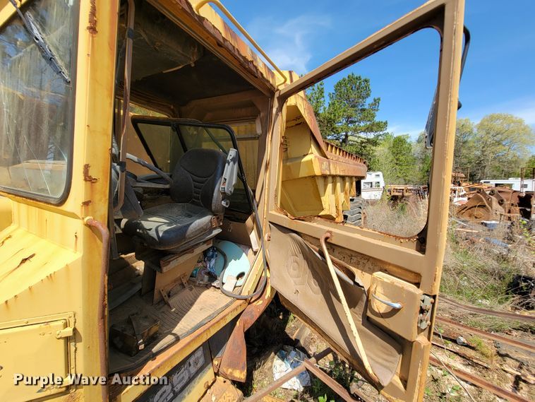 image for item IU9998 Caterpillar D25C  haul truck