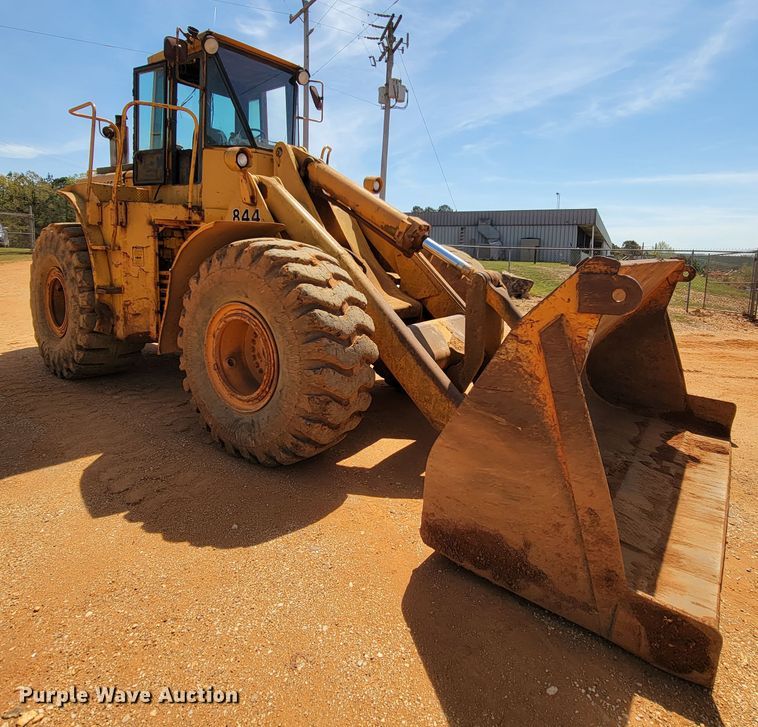 image for item IV9001 1988 John Deere 844  wheel loader