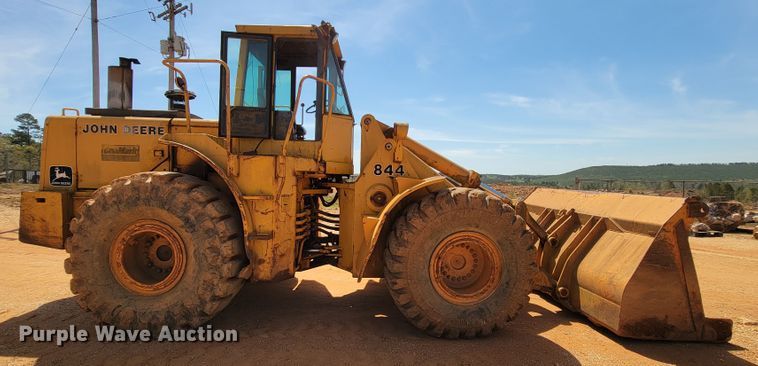 image for item IV9001 1988 John Deere 844  wheel loader