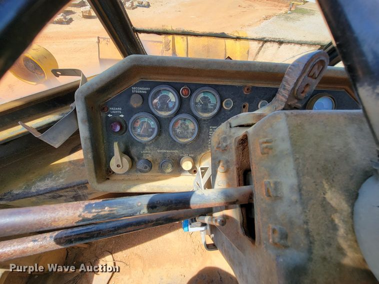 image for item IV9001 1988 John Deere 844  wheel loader