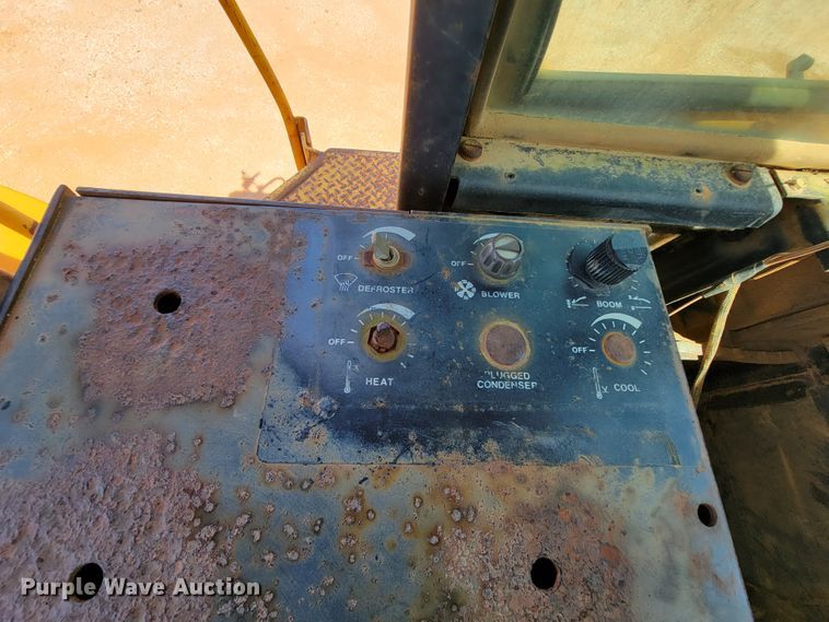 image for item IV9001 1988 John Deere 844  wheel loader