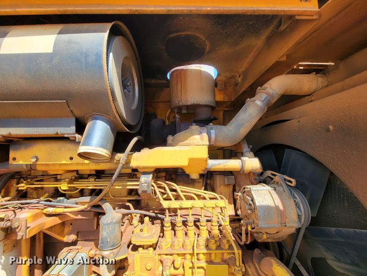 image for item IV9001 1988 John Deere 844  wheel loader