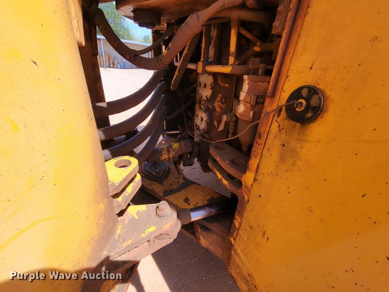 image for item IV9001 1988 John Deere 844  wheel loader