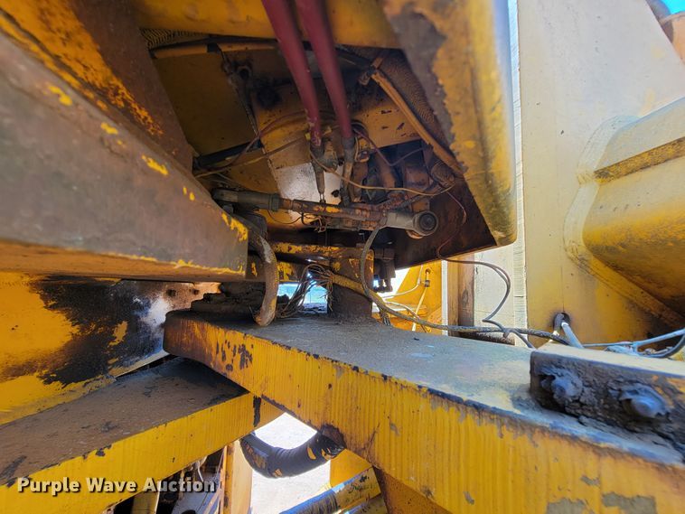 image for item IV9001 1988 John Deere 844  wheel loader