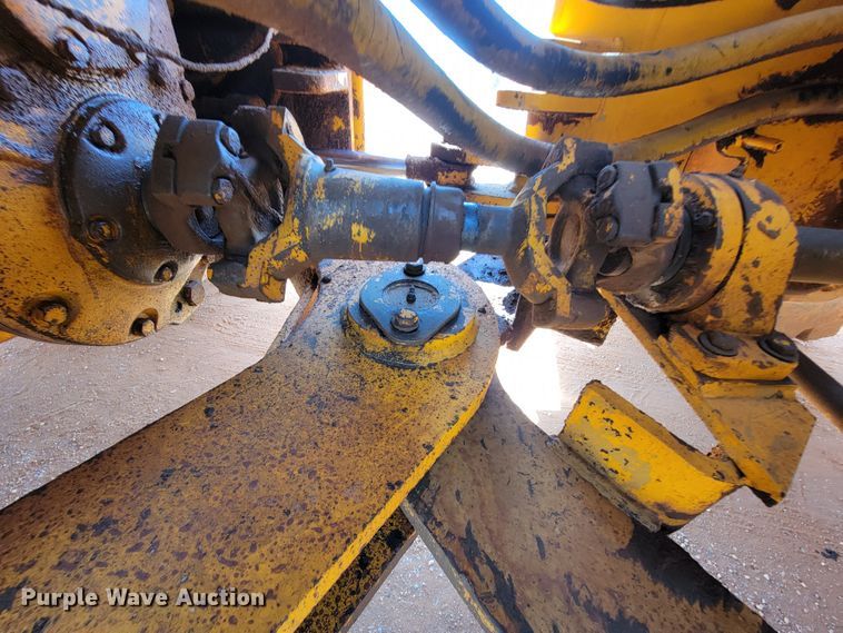 image for item IV9001 1988 John Deere 844  wheel loader