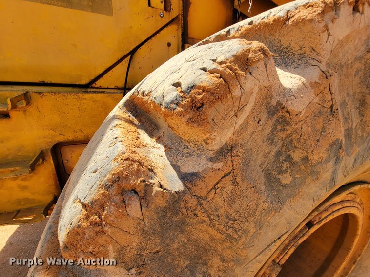 image for item IV9001 1988 John Deere 844  wheel loader