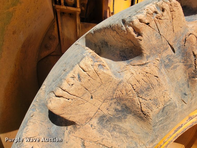 image for item IV9001 1988 John Deere 844  wheel loader