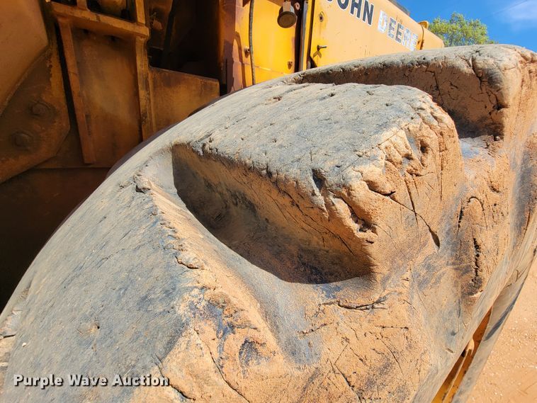 image for item IV9001 1988 John Deere 844  wheel loader