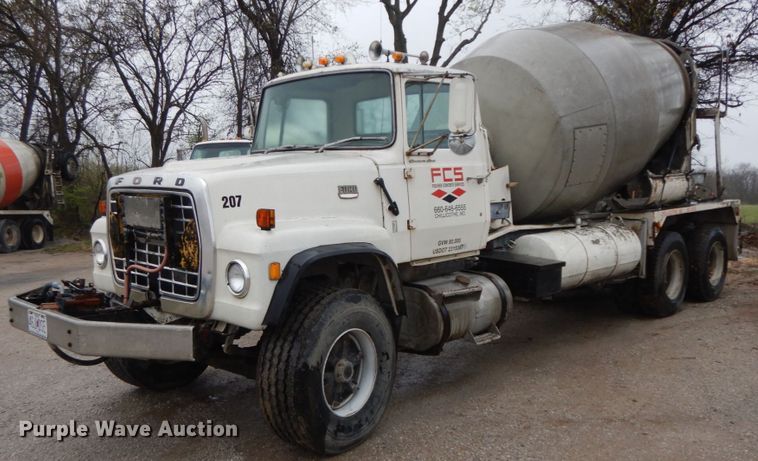 image for item IX9474 1977 Ford 9000  ready mix truck