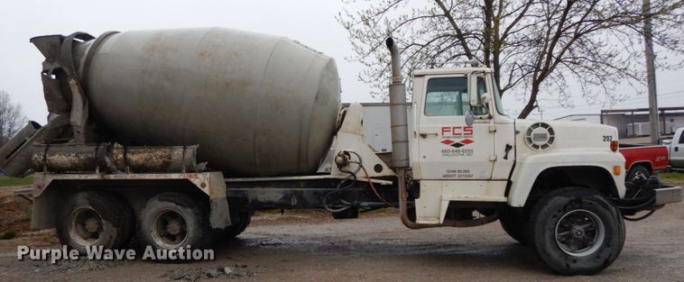image for item IX9474 1977 Ford 9000  ready mix truck