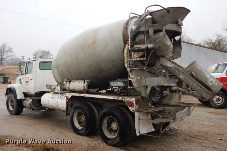 image for item IX9474 1977 Ford 9000  ready mix truck