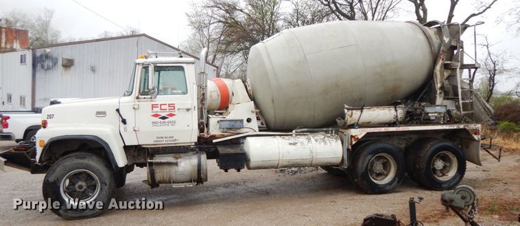 image for item IX9474 1977 Ford 9000  ready mix truck